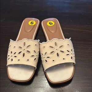 Chic White Floral Slide Sandals